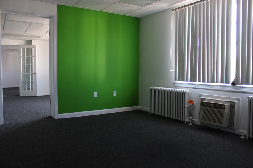 2348 Whitney Ave, Hamden, CT for lease - Interior Photo - Image 3 of 27