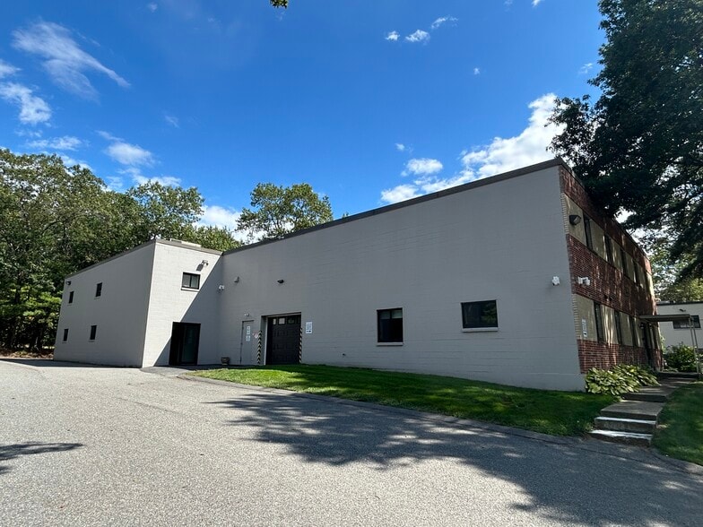 7 Kane Industrial Dr, Hudson, MA for lease - Building Photo - Image 2 of 7