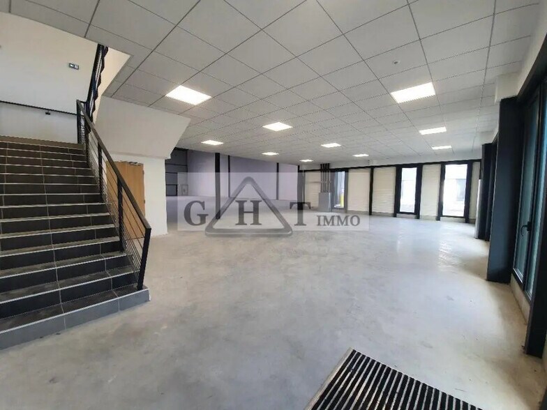 Industrial in Le Bourget for lease - Interior Photo - Image 2 of 6