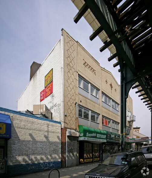 1497 Myrtle Ave, Brooklyn, NY for lease - Building Photo - Image 2 of 18