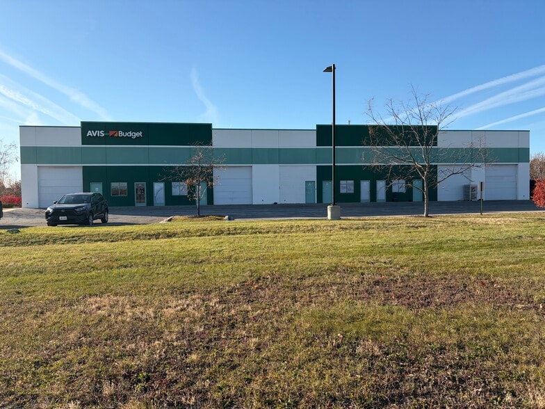 300 Gregory Ct, Shorewood, IL for sale - Building Photo - Image 2 of 9