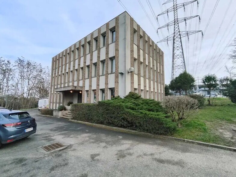 4 Rue Maryse Bastié, Igny for lease - Building Photo - Image 1 of 3