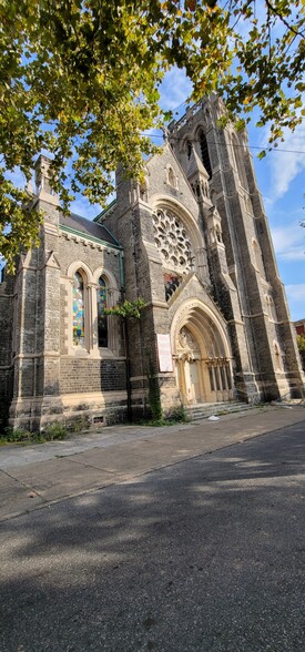 2401-2425 N 8th St, Philadelphia, PA for sale - Building Photo - Image 3 of 11