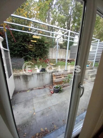 Office in Gentilly for lease - Building Photo - Image 3 of 10