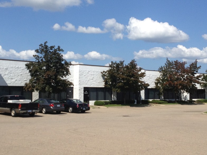 6650 Highland Rd, Waterford, MI for lease - Building Photo - Image 2 of 7