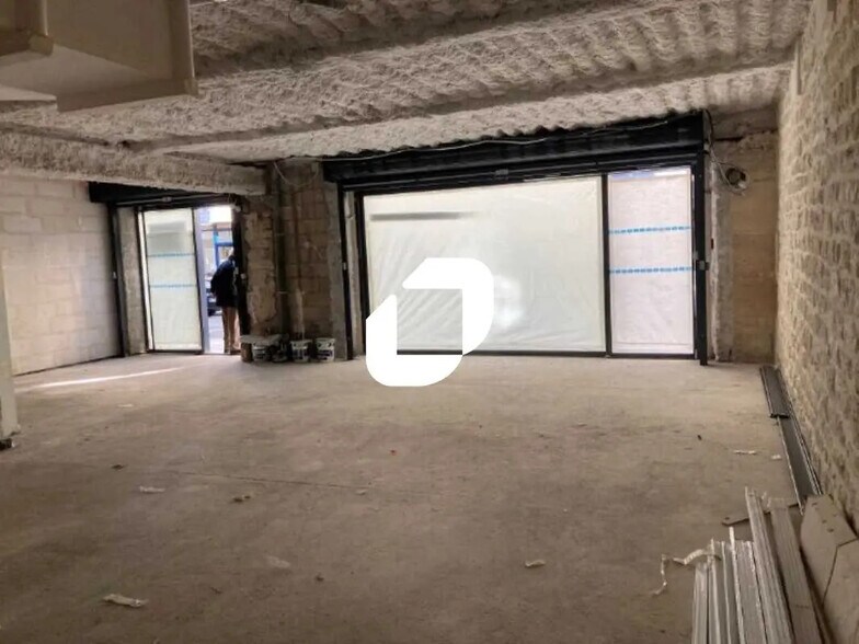 Retail in Paris for lease - Building Photo - Image 2 of 7