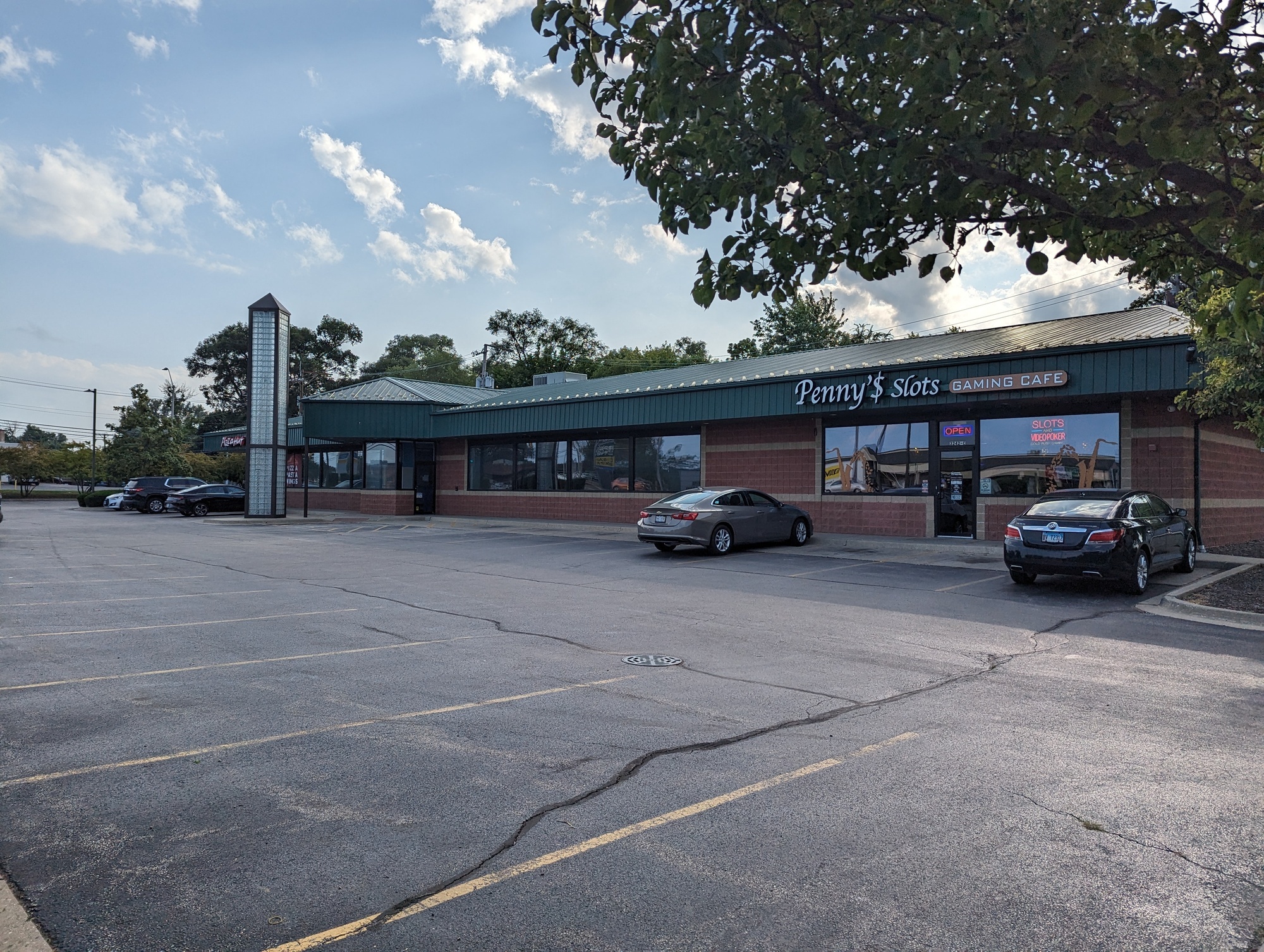 3242 Sheridan Rd, Zion, IL for lease Building Photo- Image 1 of 4