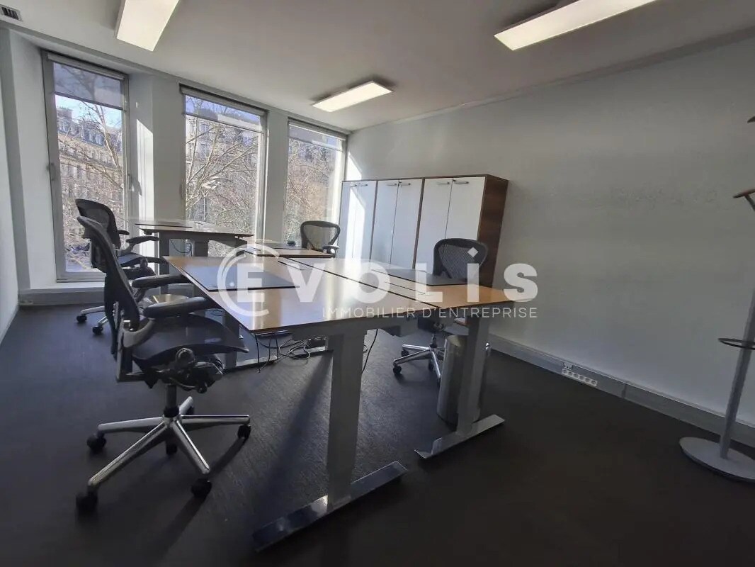 Office in Paris for lease Interior Photo- Image 1 of 16