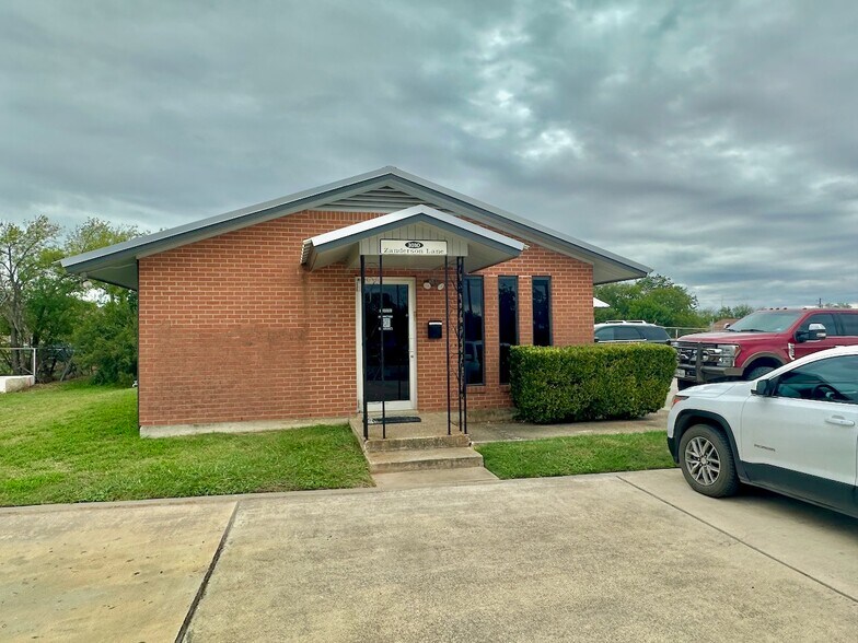 1010 Zanderson Ave, Jourdanton, TX for lease - Building Photo - Image 2 of 19