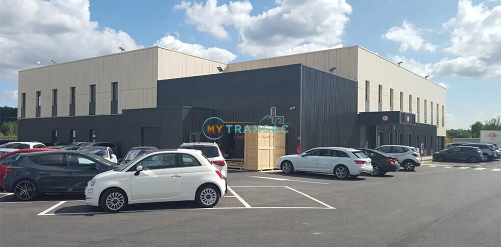 Flex in Varennes-Jarcy for sale - Building Photo - Image 1 of 7