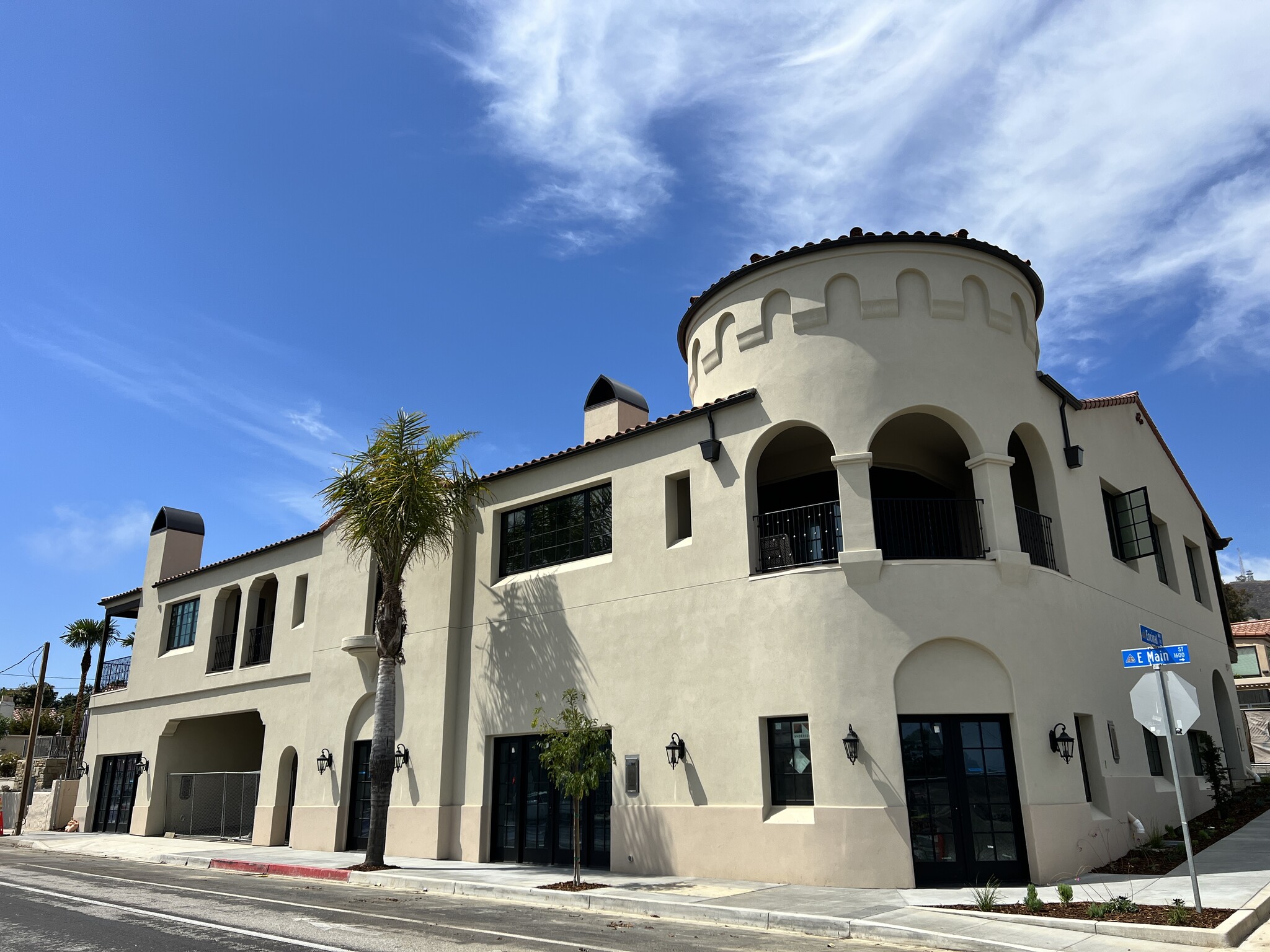 1571 E Main St, Ventura, CA for lease Building Photo- Image 1 of 5