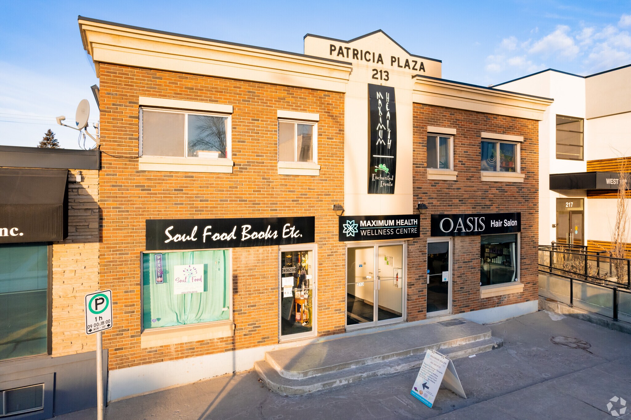 213 19th St NW, Calgary, AB for sale Primary Photo- Image 1 of 1