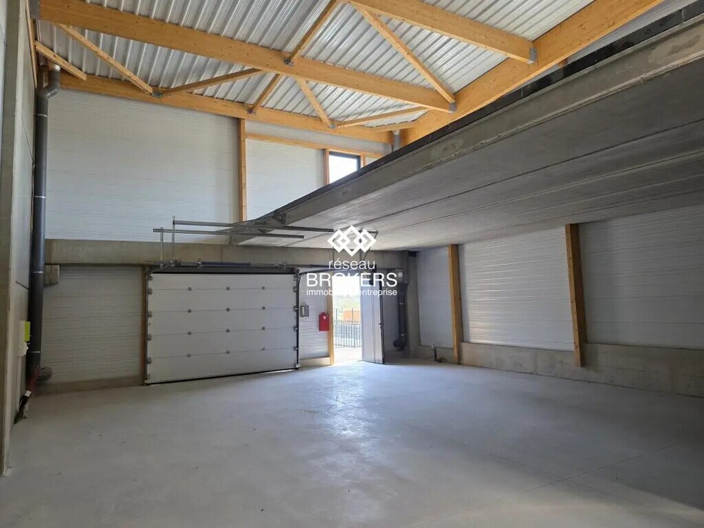 Vente Entrepôt 192 m² - Photo 1