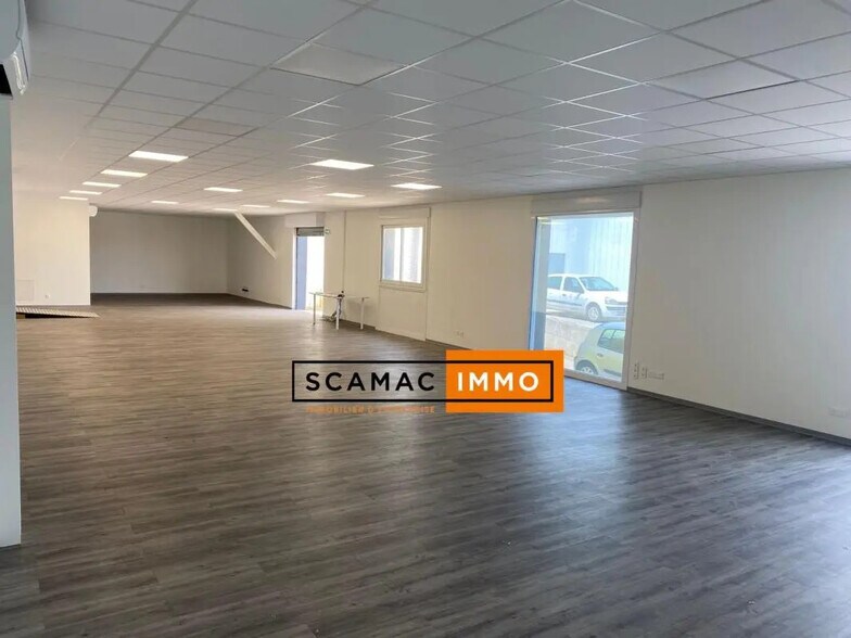 Flex in La Garde for lease - Interior Photo - Image 1 of 5