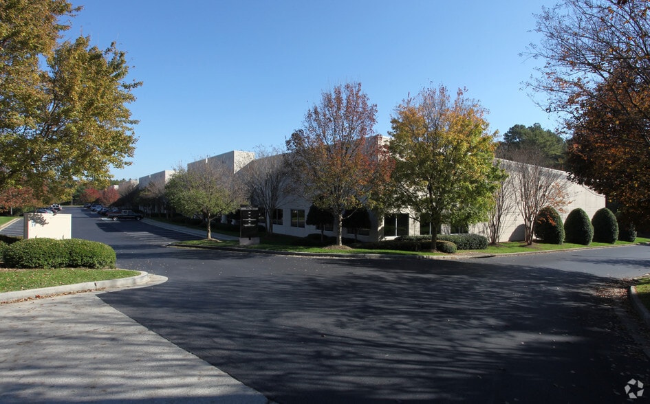 73 Southwoods Pky, Hapeville, GA 30354