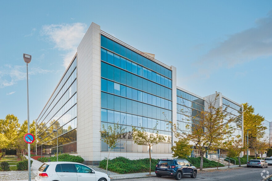 Calle Isla del Hierro, 3, San Sebastián de los Reyes, Madrid for lease - Building Photo - Image 2 of 13