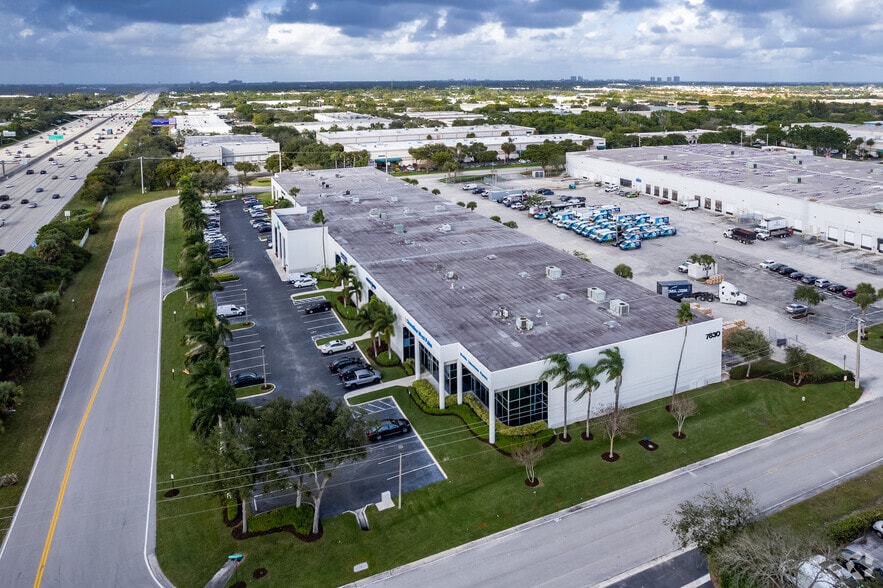 7830 Byron Dr, Riviera Beach, FL for lease - Building Photo - Image 3 of 9
