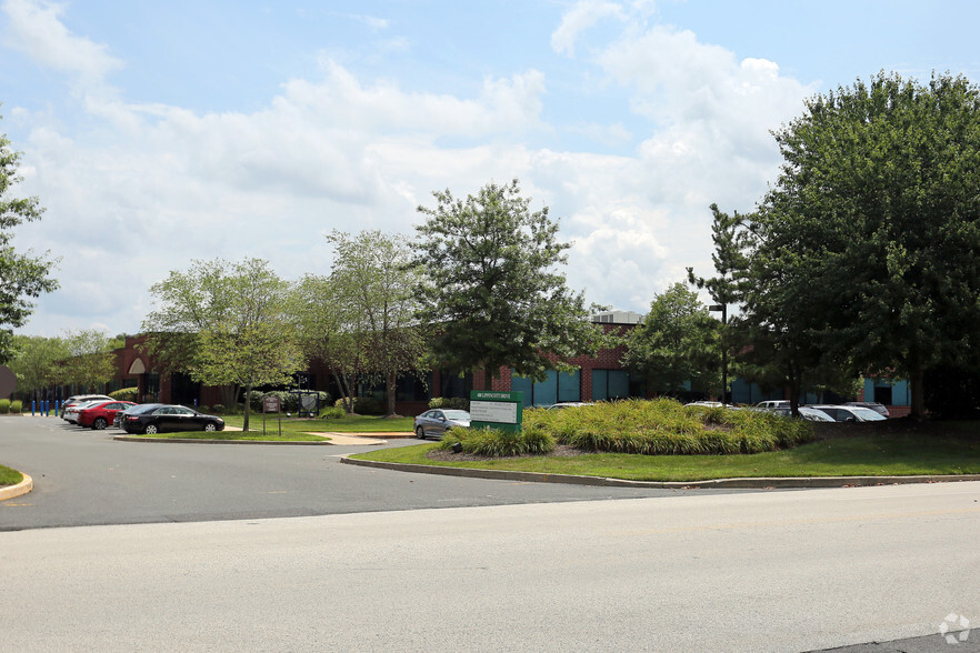 400 Lippincott Dr, Marlton, NJ for lease - Primary Photo - Image 1 of 8