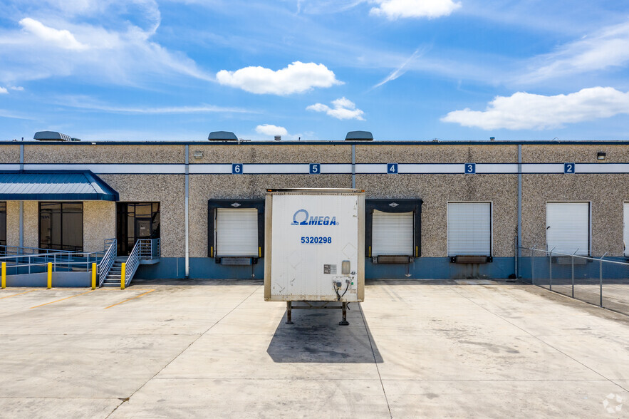 4400-4448 Tejasco, San Antonio, TX for lease - Building Photo - Image 3 of 6