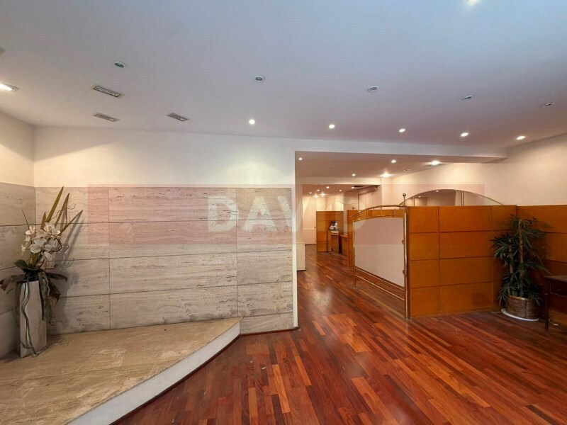 Retail in Barcelona, Barcelona for lease Interior Photo- Image 1 of 16