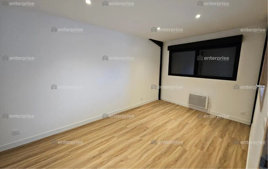 Flex in Breuil-le-Sec for lease - Interior Photo - Image 3 of 5