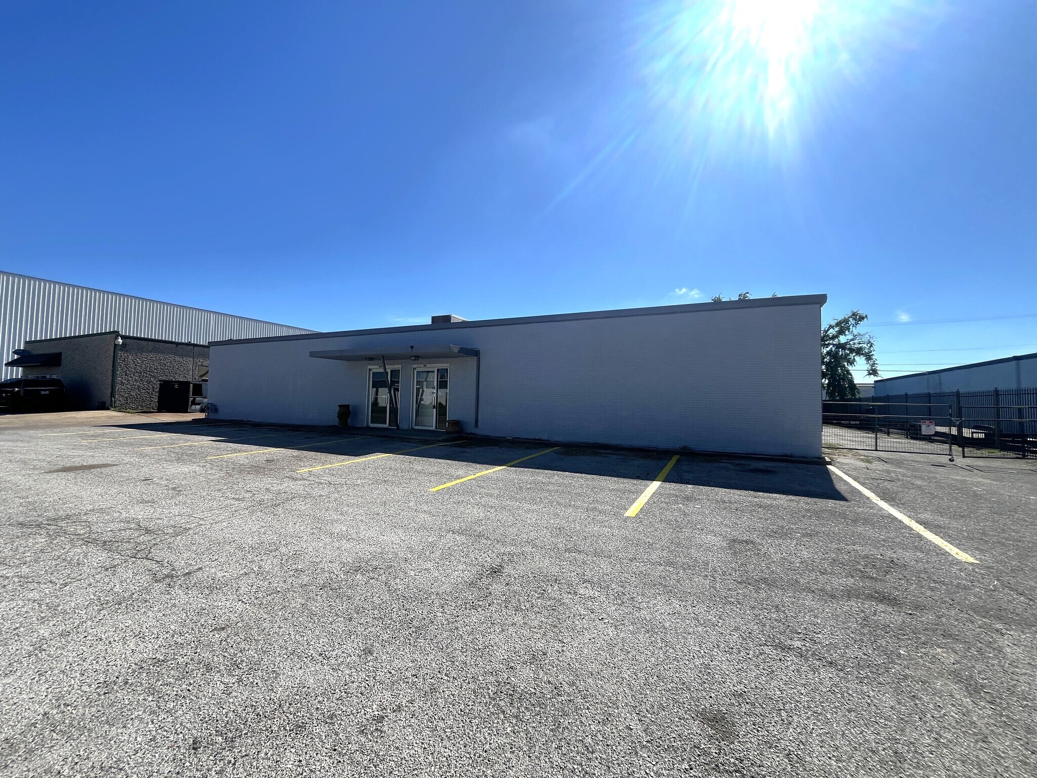 614 Easy St, Garland, TX for lease Building Photo- Image 1 of 9