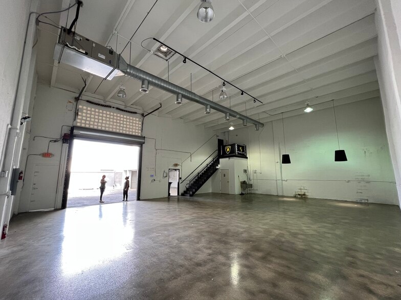 2340 NW 7th Pl, Miami, FL for lease - Interior Photo - Image 1 of 6