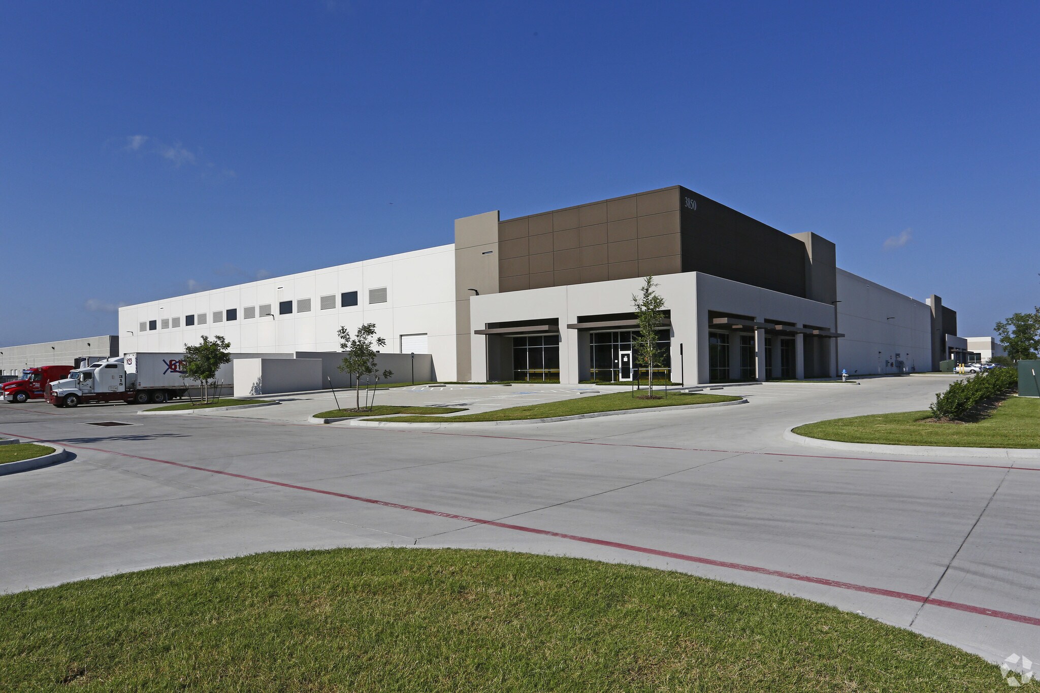 3850 Regency Crest Dr, Garland, TX for sale Primary Photo- Image 1 of 1