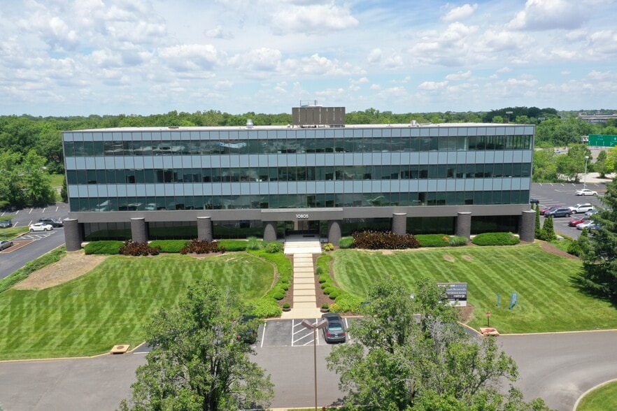 10805 Sunset Office Dr, Sunset Hills, MO for lease - Building Photo - Image 2 of 18