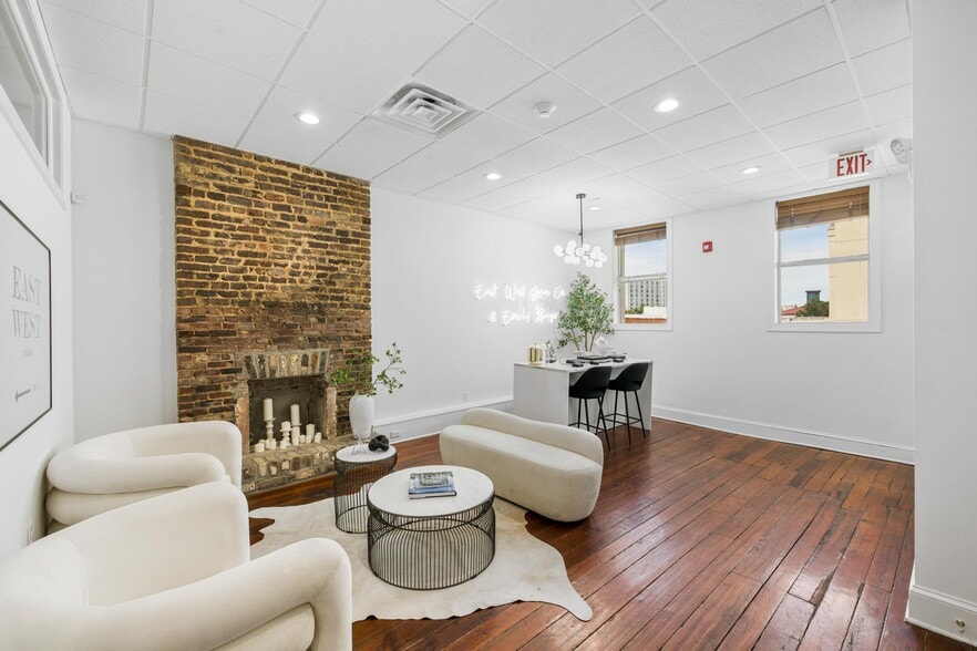 263 King St, Charleston, SC for lease - Interior Photo - Image 3 of 11