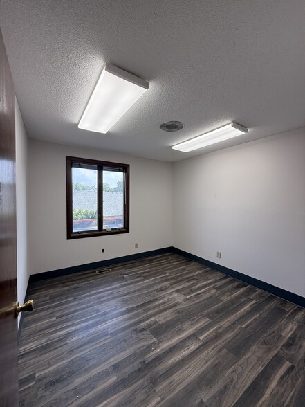 4656 W Jefferson Blvd, Fort Wayne, IN for lease - Building Photo - Image 2 of 28