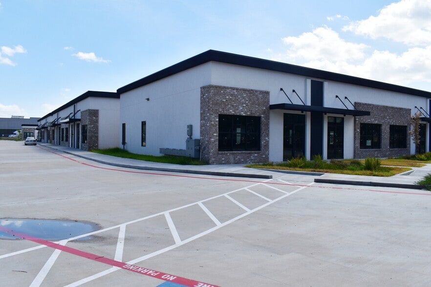 4732 Sugar Grove Blvd, Stafford, TX for lease - Building Photo - Image 3 of 15