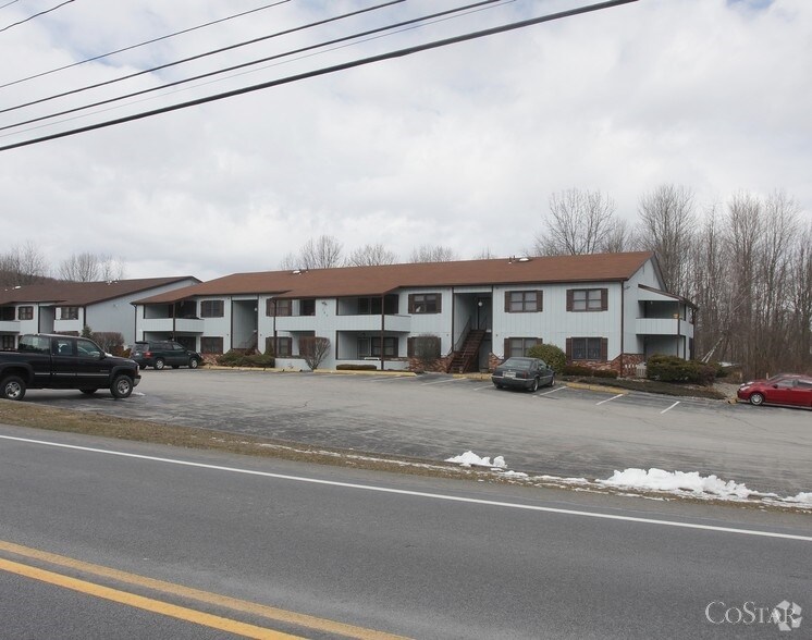 160 West Rd, Pleasant Valley, NY 12569