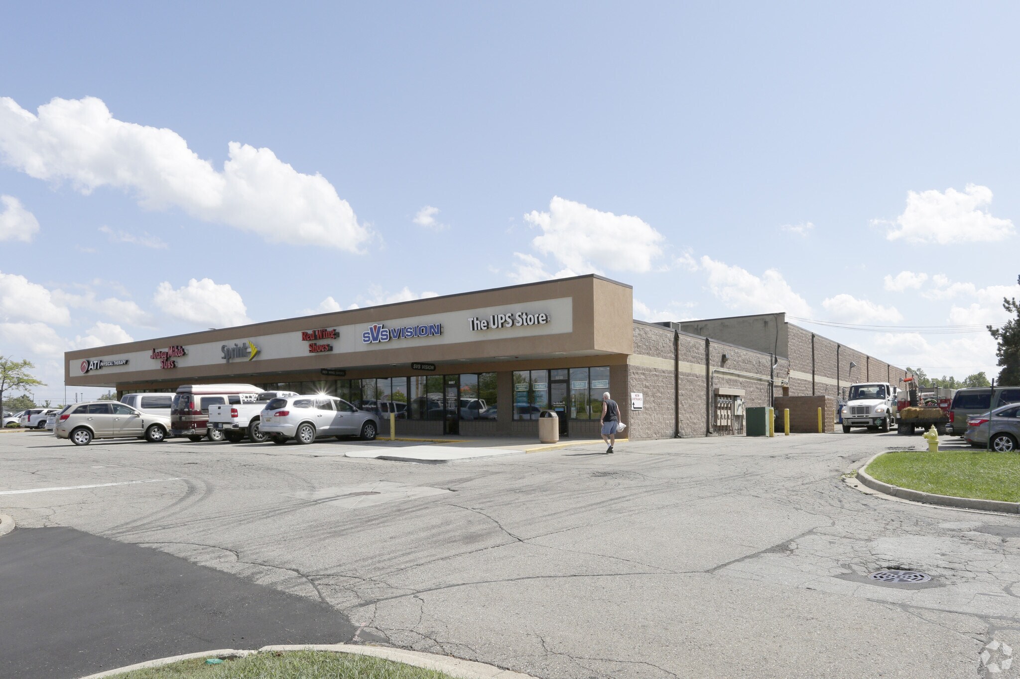 58015859 W Saginaw Hwy, Lansing, MI 48917 Retail for Lease