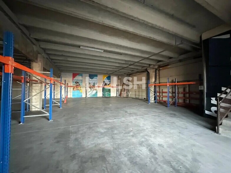 Flex in Anse for lease - Interior Photo - Image 2 of 7