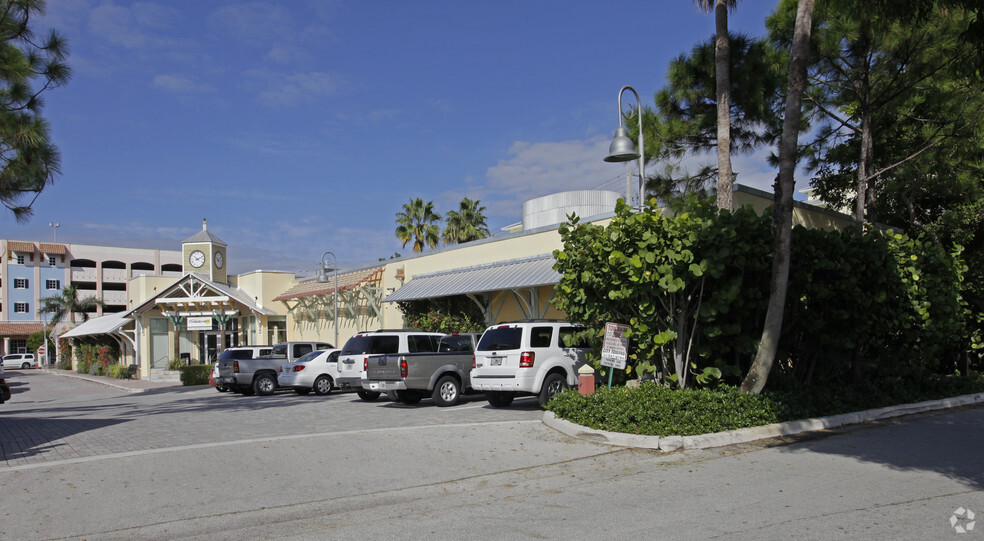 220 NE 1st St, Delray Beach, FL for lease - Primary Photo - Image 2 of 5