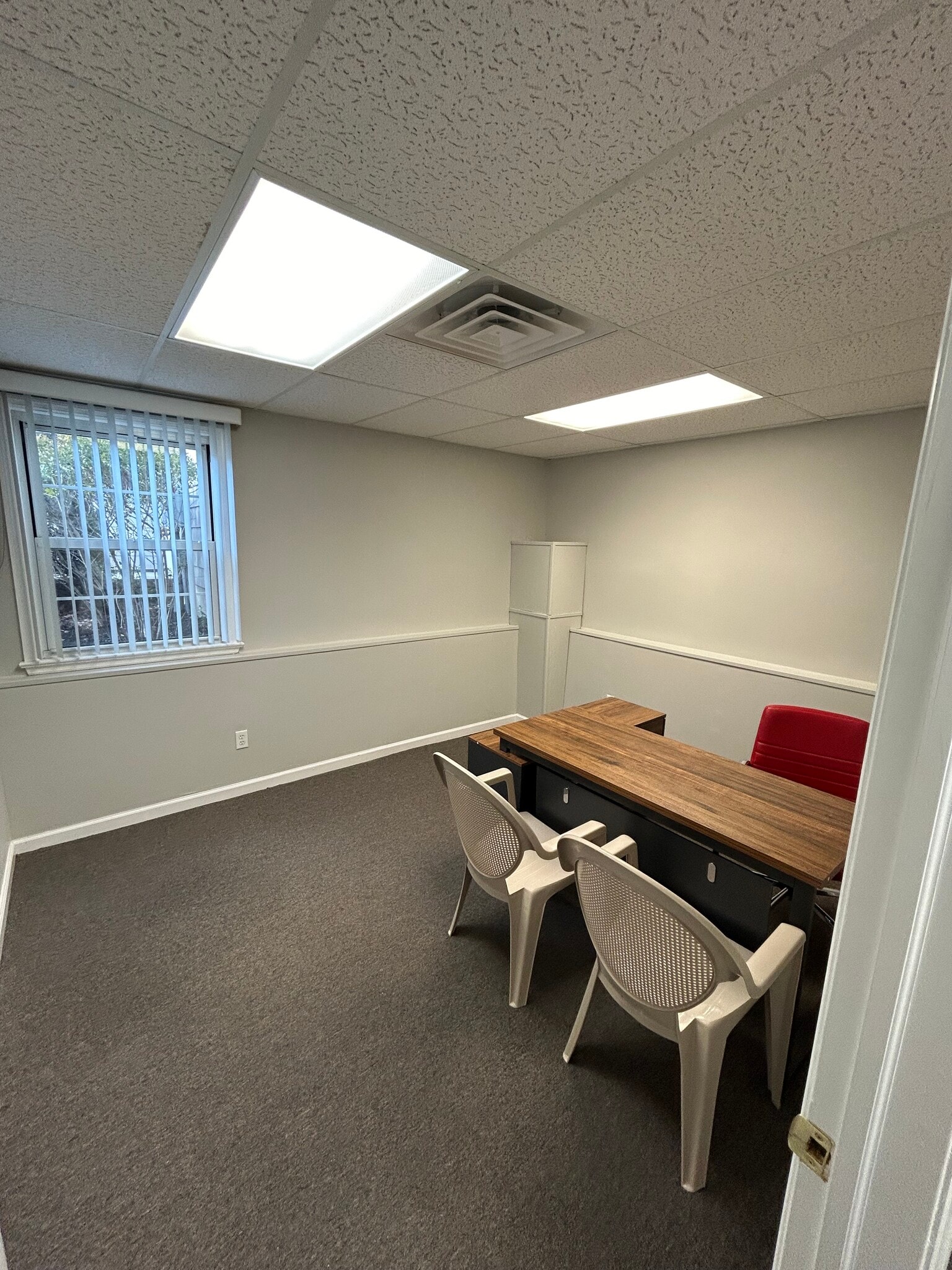 1000 State Route 34, Matawan, NJ for lease Interior Photo- Image 1 of 2