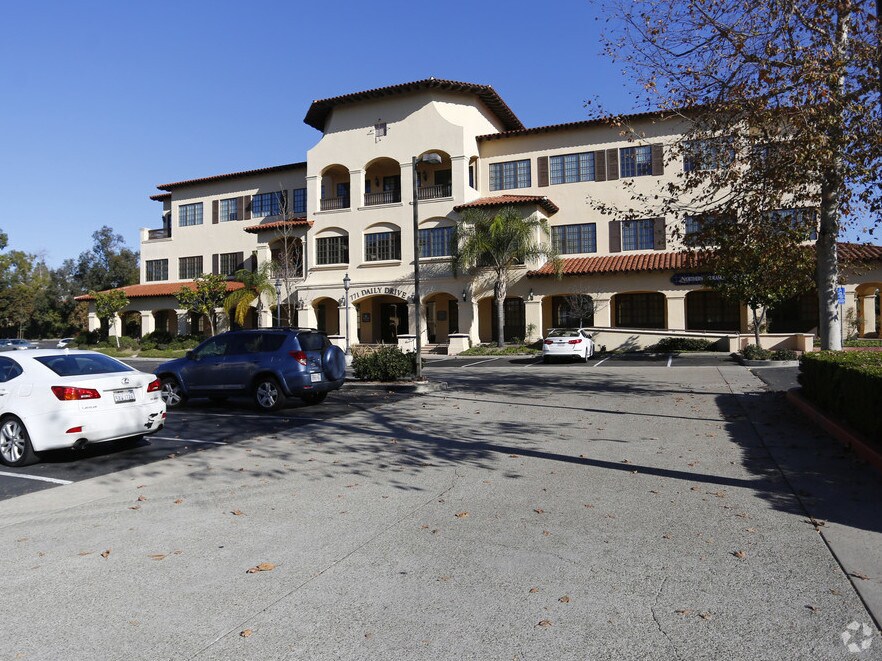 771 E Daily Dr, Camarillo, CA 93010