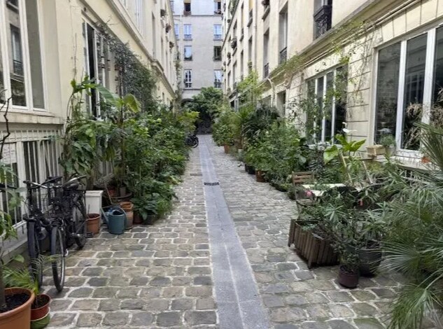 Rue Du Faubourg Saint-Denis, Paris for lease - Building Photo - Image 2 of 2