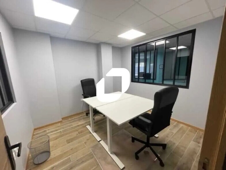 Office in Pessac for lease - Interior Photo - Image 2 of 16