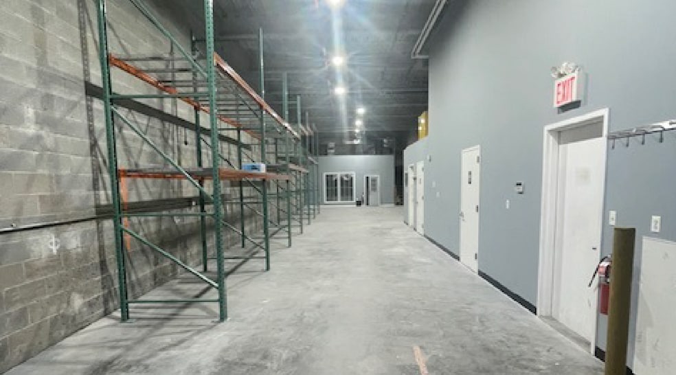 18-23 41st St, Astoria, NY for lease - Interior Photo - Image 2 of 3