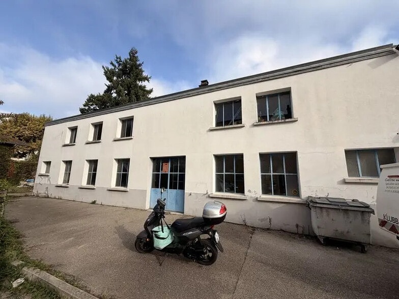 Flex in Dagneux for sale - Building Photo - Image 2 of 7