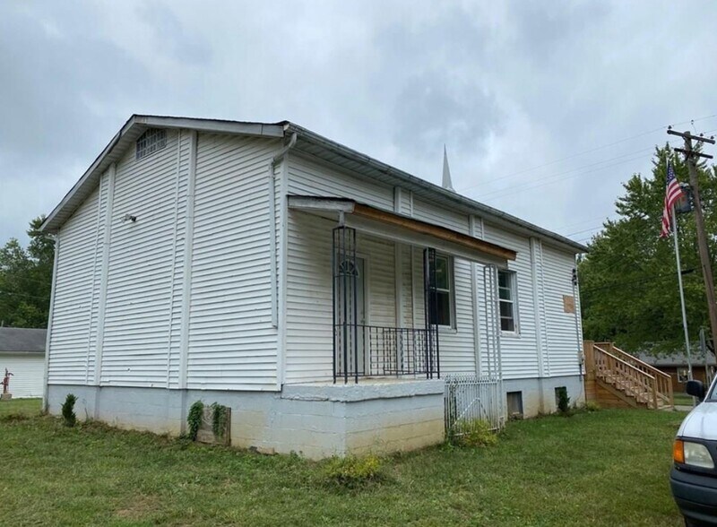 200 S Hougland St, Trafalgar, IN for sale - Building Photo - Image 1 of 1