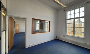 Station Rd, Newton Abbot for lease Interior Photo- Image 2 of 3