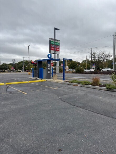 1051 S Willow St, Manchester, NH for lease - Building Photo - Image 2 of 7