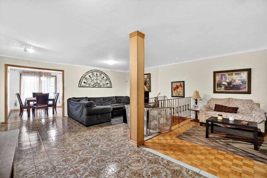 31 Rue Northview, Montréal-Ouest, QC for sale - Interior Photo - Image 3 of 9