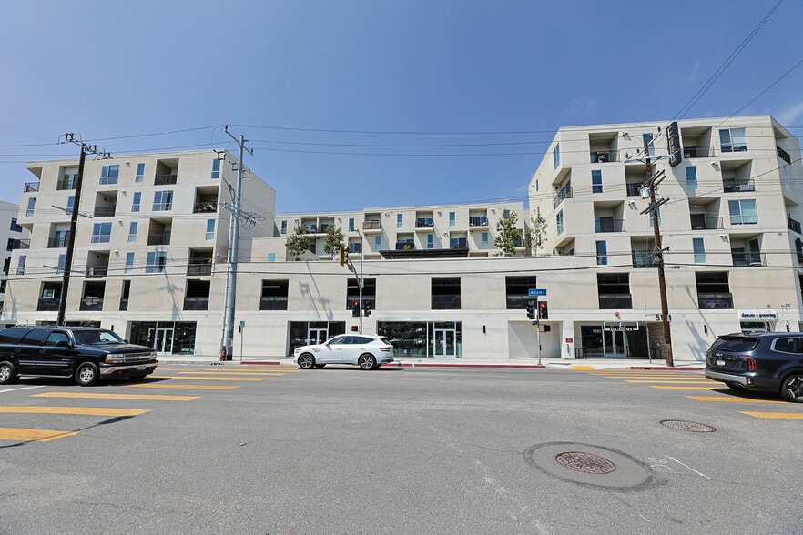5181 W Adams Blvd, Los Angeles, CA for lease - Building Photo - Image 2 of 25