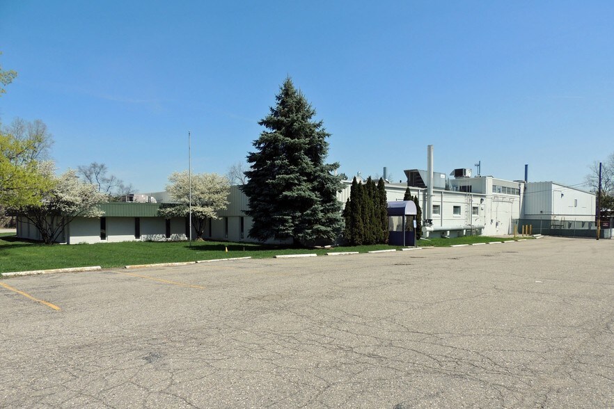 4205 Martin Rd, Commerce Township, MI for sale - Building Photo - Image 1 of 1