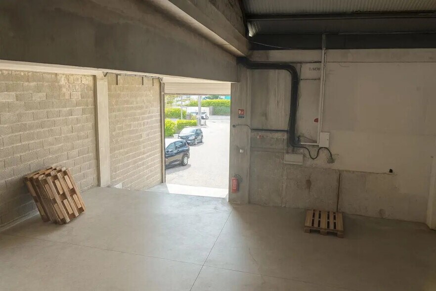 Industrial in PRINGY for lease - Interior Photo - Image 3 of 6