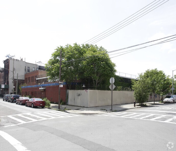46-52 Nelson St, Brooklyn, NY for sale - Primary Photo - Image 1 of 1